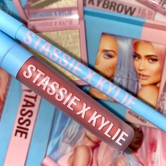 "Stassie" Matte Lip Kit - Picture 1 of 16